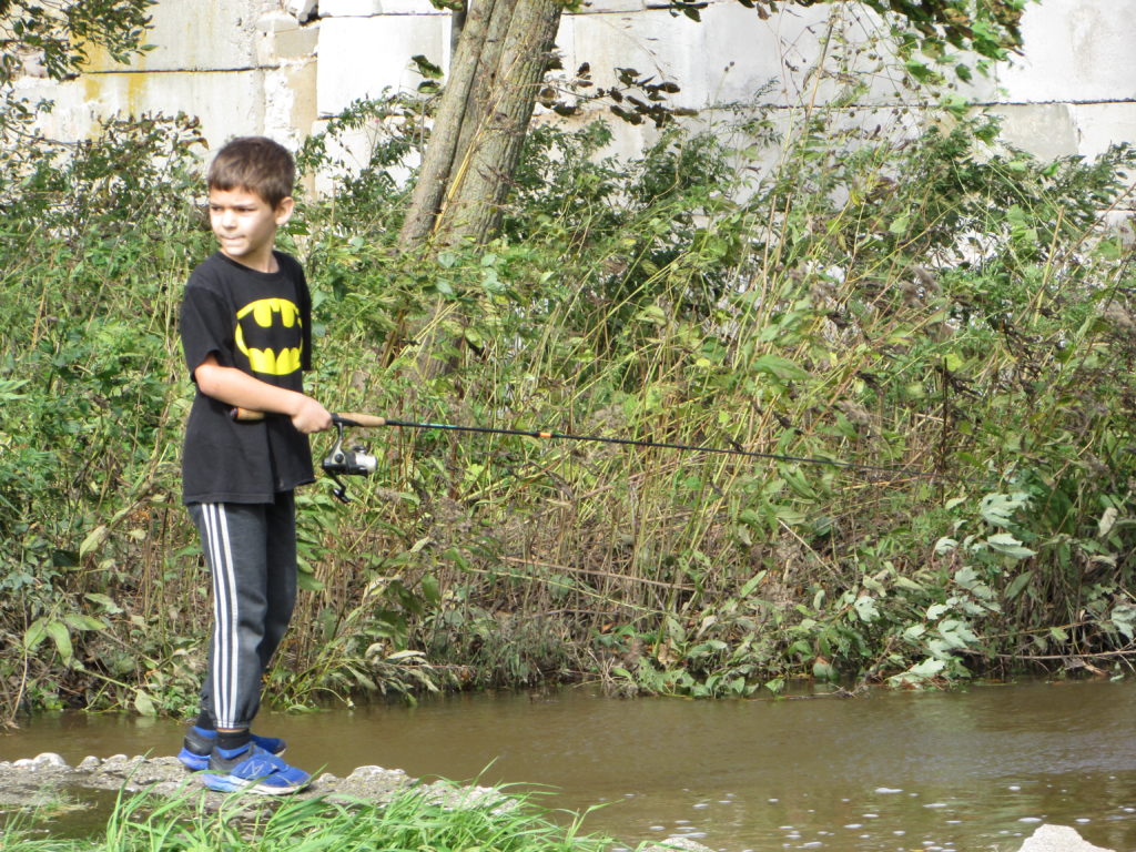 Hook Youngsters on Fishing by Using Tieless Fishing Tackle’s EZ Hook