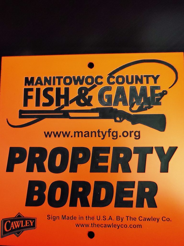 MANITOWOC COUNTY FISH & GAME PROT. ASSN. BORDER SIGNS MARKING PROPERTY LINES.